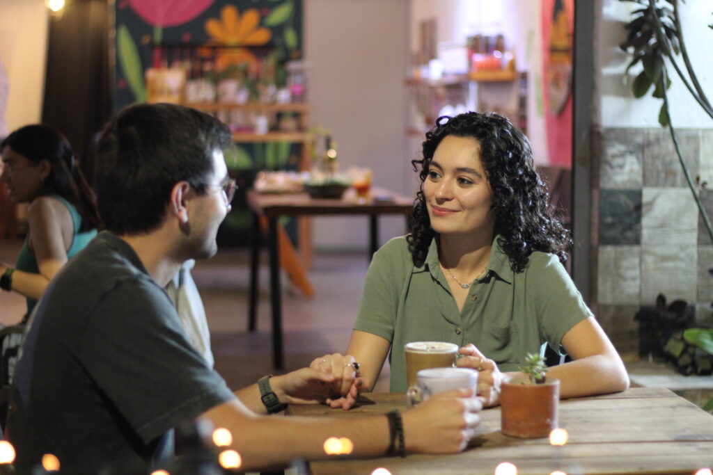 Cita en pareja en la cafetería somos
